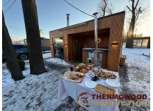 Thermowood Production ist ein Ort, an dem Saunen und Whirlpools in Wohnräume der Entspannung verwandelt werden